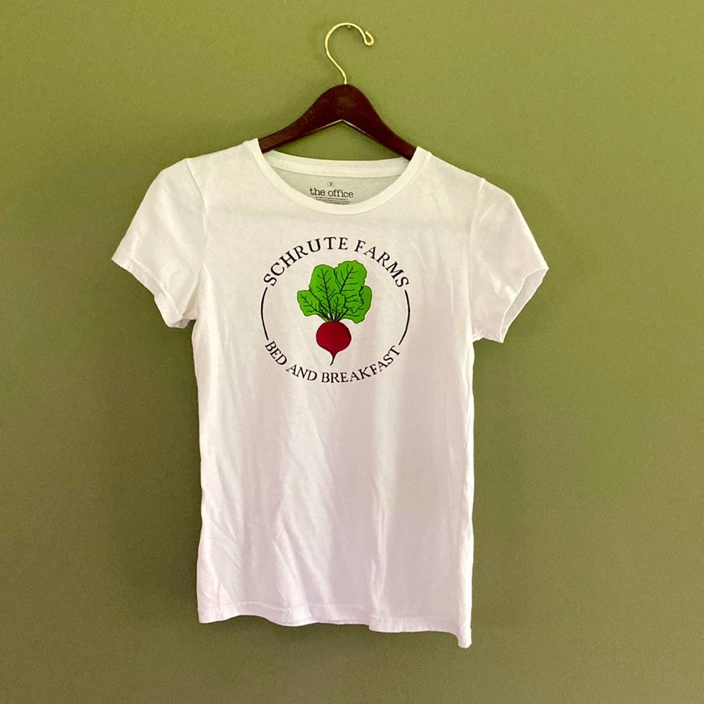 Calling all ‘The Office’ lovers! You’ll love this Schrute Farms shirt!